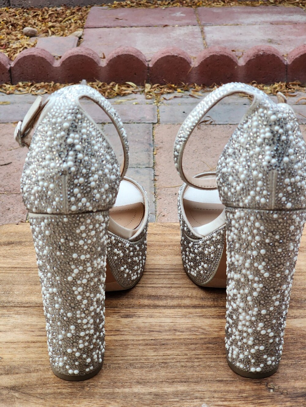 Steve Madden Women's Glam Champagne Pearl Rhinestones Platform Sandals Size 10 - Picture 9 of 9